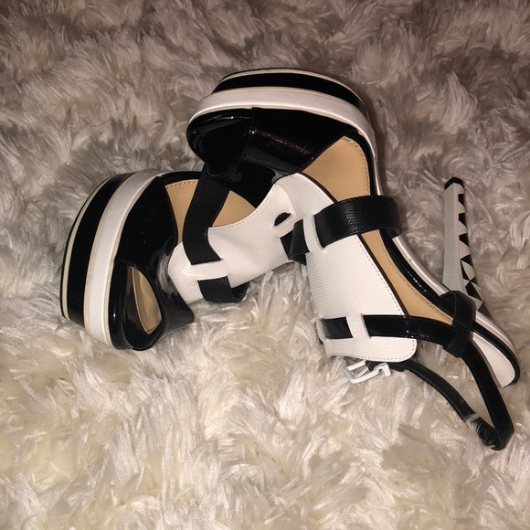 Heels - Picture 3 of 4